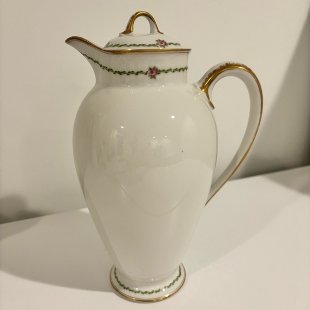 LIMOGES Charles Field Haviland coffee pot Schleiger 201 pattern GDA France white